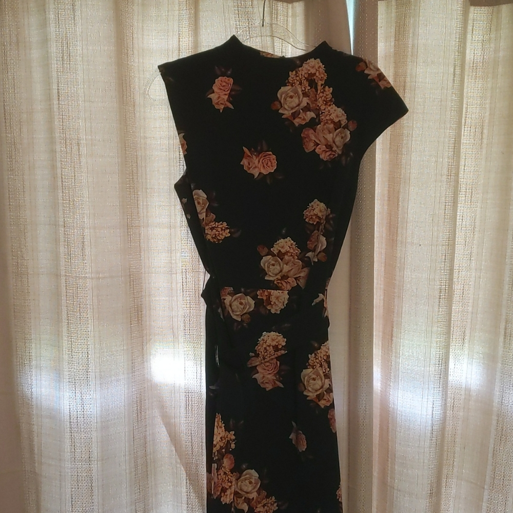 Capped sleeve forest green dress